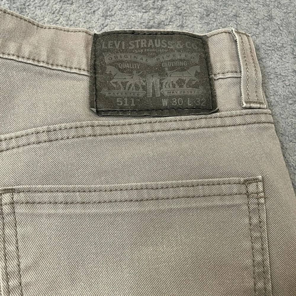 Levi's 511 Men's Slim fit jeans, Size 30x32, Gray Denim - Read Flaws